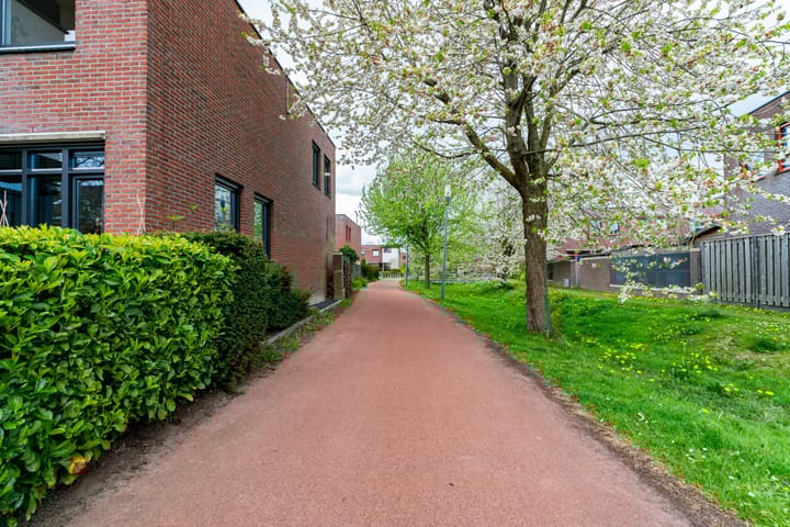 Photo 32 of Panfluitstraat 2