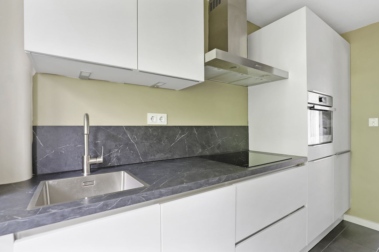 Foto 10 van Donker Curtiusstraat 29