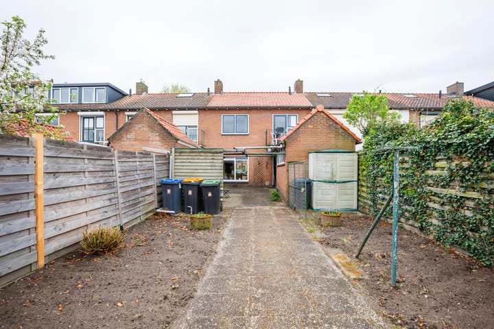 Foto 16 van van Limburg Stirumlaan 73