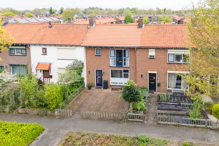 Foto 37 van van Limburg Stirumlaan 73