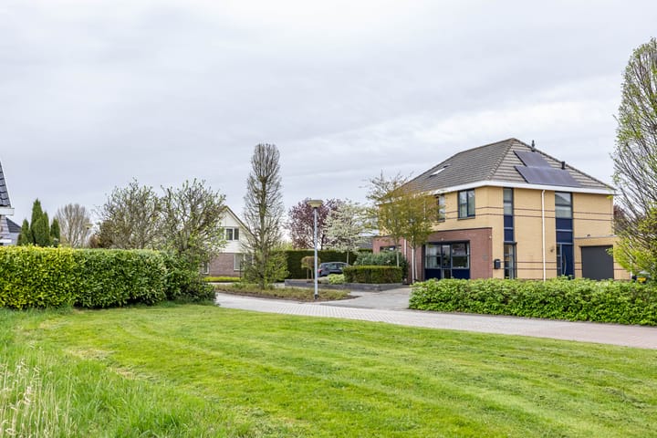 Photo 2 of Weegbree 5