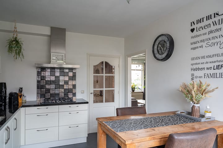 Photo 10 of Sint Bernardusstraat 9