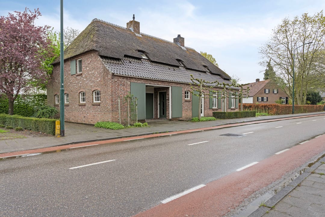 Foto 2 van Burg. Van Houtstraat 92