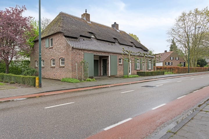 Photo 2 of Burg. Van Houtstraat 92