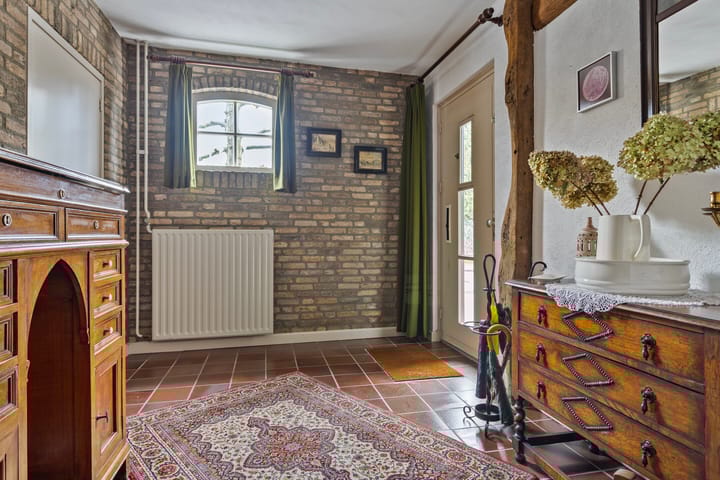 Photo 3 of Burg. Van Houtstraat 92