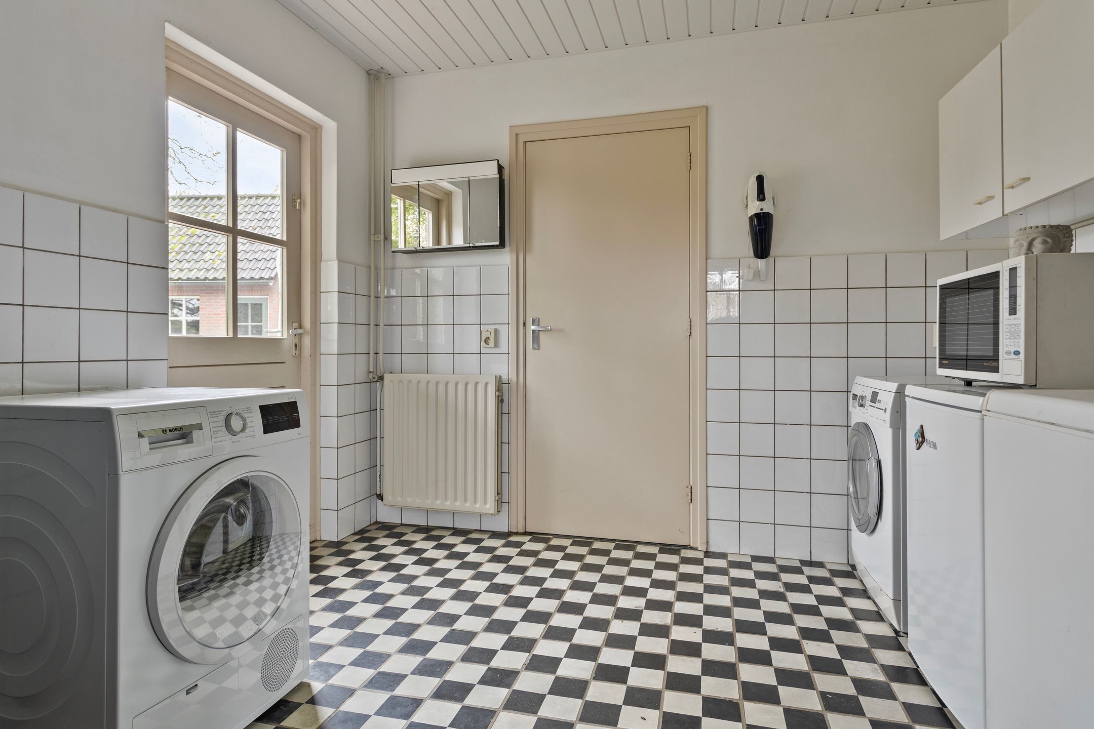 Foto 15 van Burg. Van Houtstraat 92