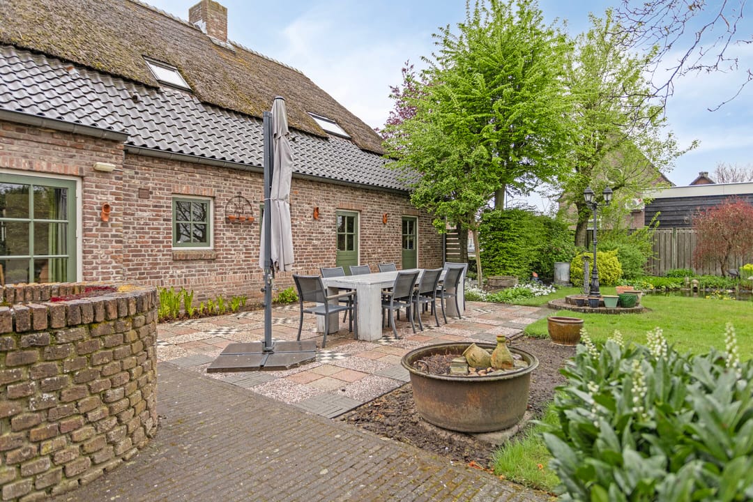 Foto 28 van Burg. Van Houtstraat 92