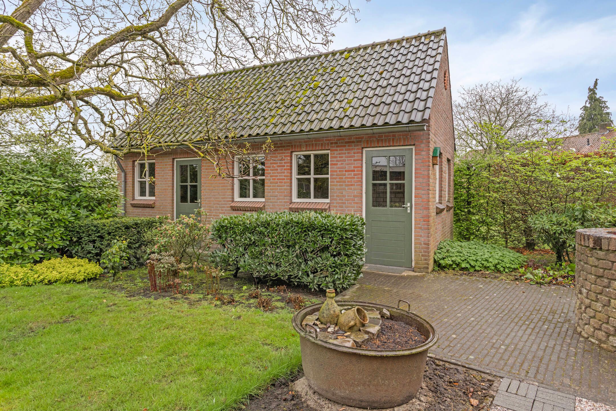 Foto 33 van Burg. Van Houtstraat 92