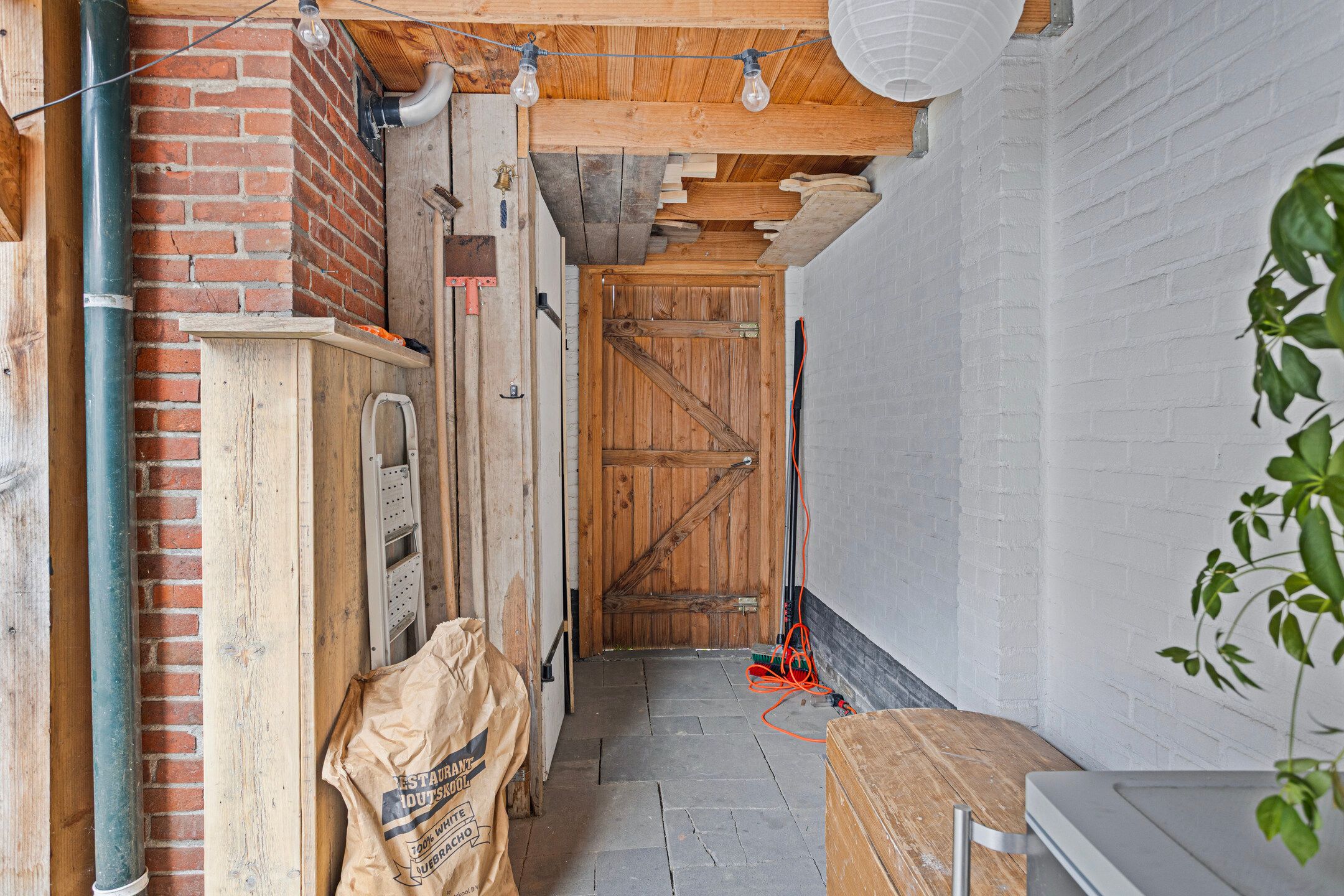 Photo 36 of Prins Hendrikstraat 9