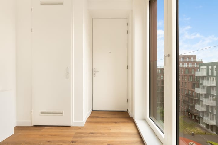 Foto 9 van Mies van der Rohestraat 111