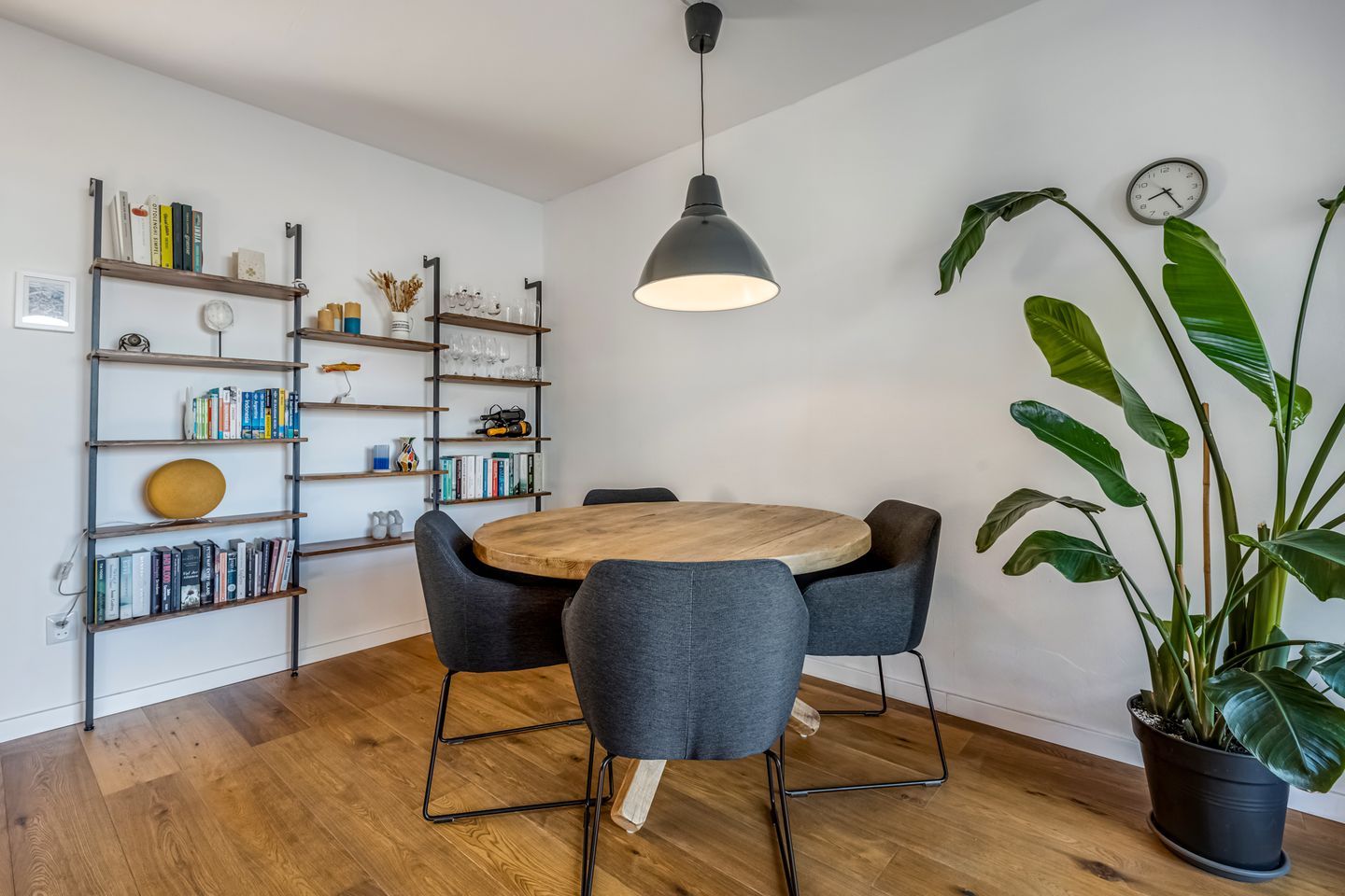 Photo 10 of Evertsenstraat 57