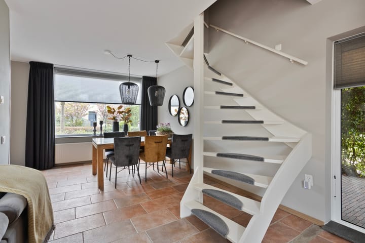 Foto 14 van van Colsterstraat 9