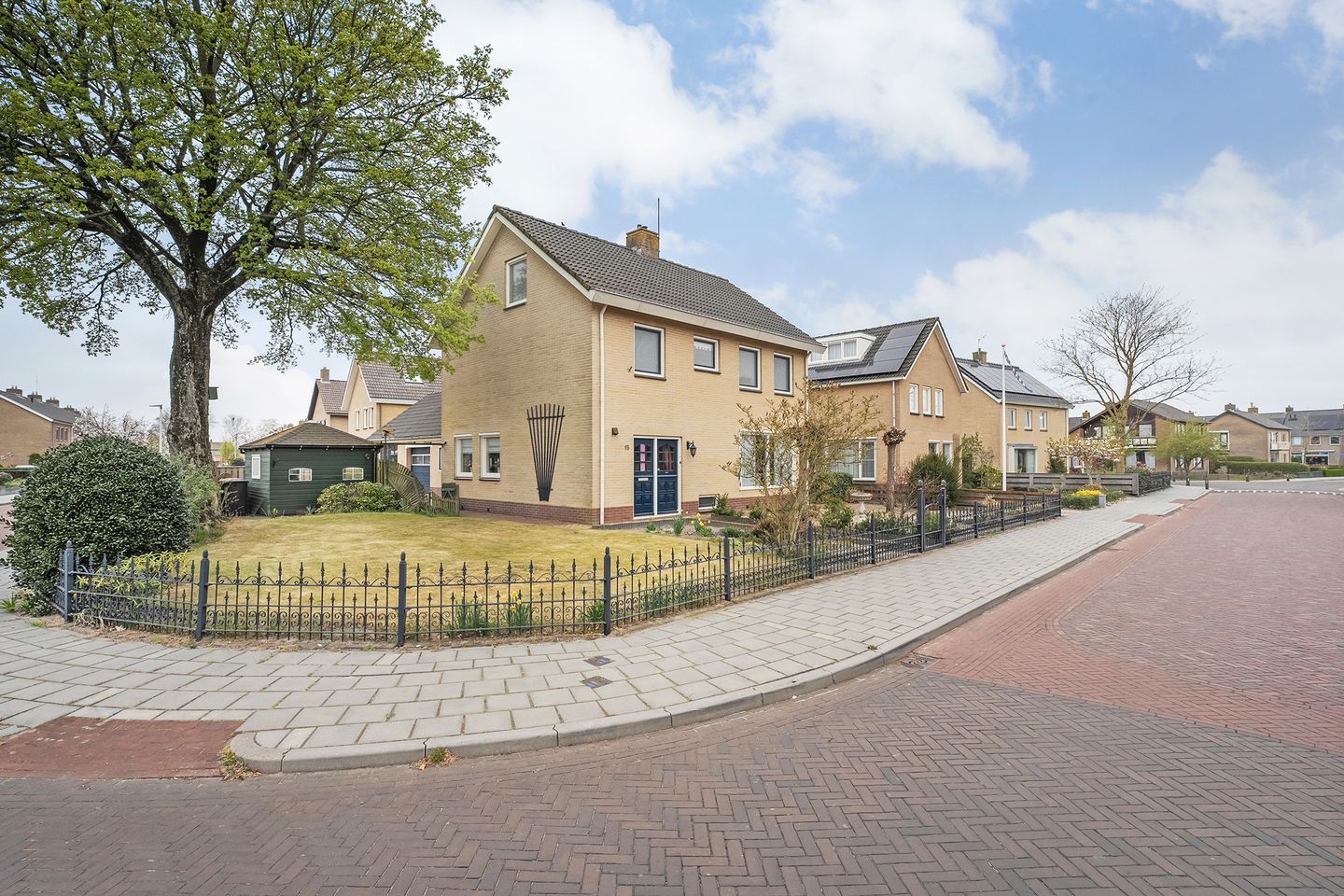 Photo 1 of Lindenlaan 15