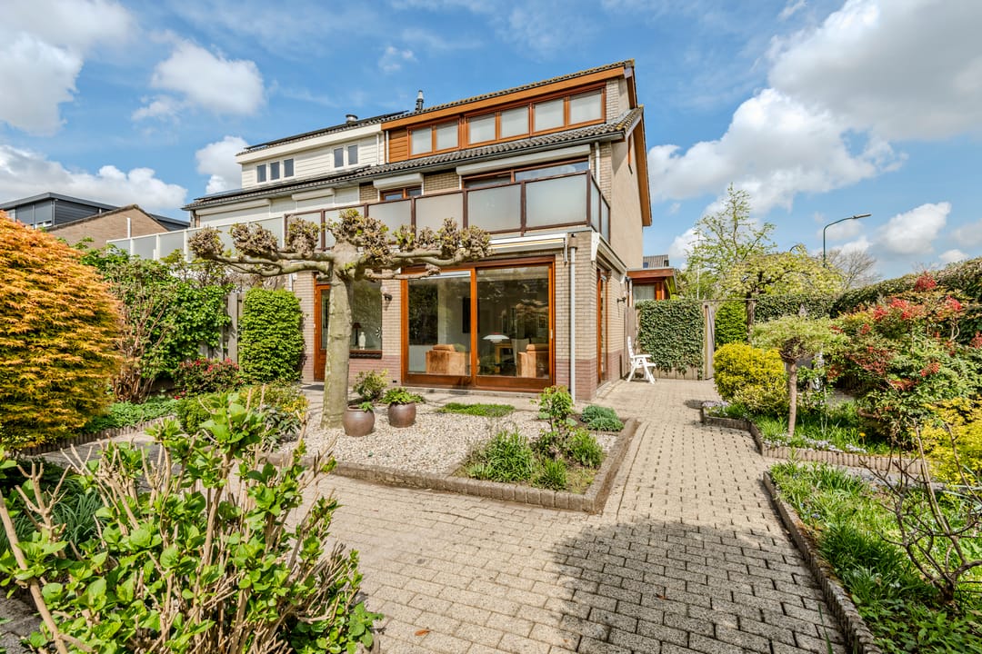 Foto 2 van Van Limburg Stirumlaan 1