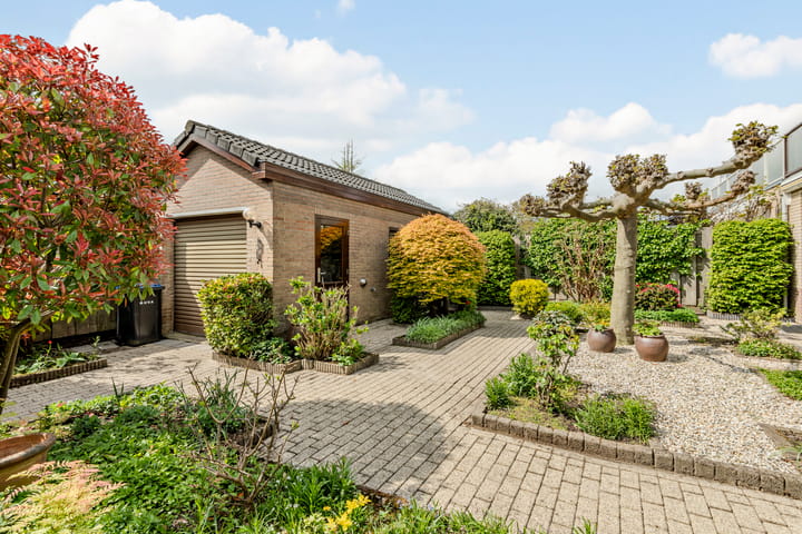 Foto 3 van Van Limburg Stirumlaan 1