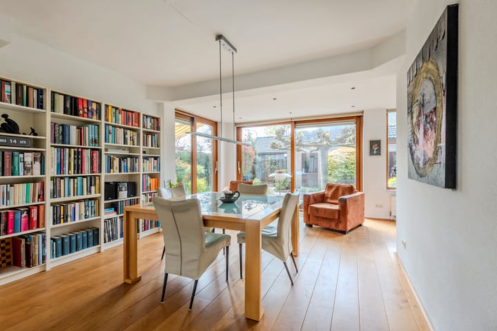 Foto 10 van Van Limburg Stirumlaan 1