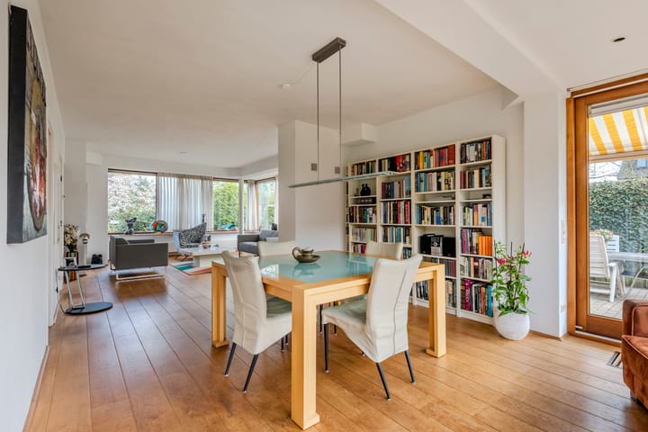 Foto 11 van Van Limburg Stirumlaan 1