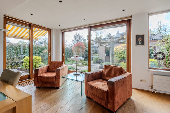 Foto 12 van Van Limburg Stirumlaan 1