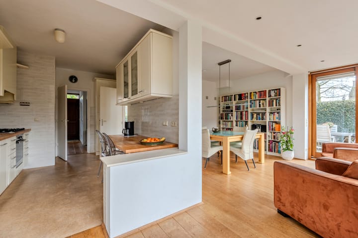 Foto 14 van Van Limburg Stirumlaan 1