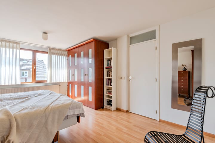 Foto 18 van Van Limburg Stirumlaan 1