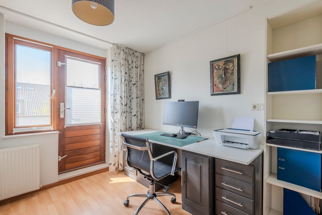 Foto 22 van Van Limburg Stirumlaan 1