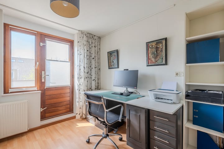 Foto 22 van Van Limburg Stirumlaan 1