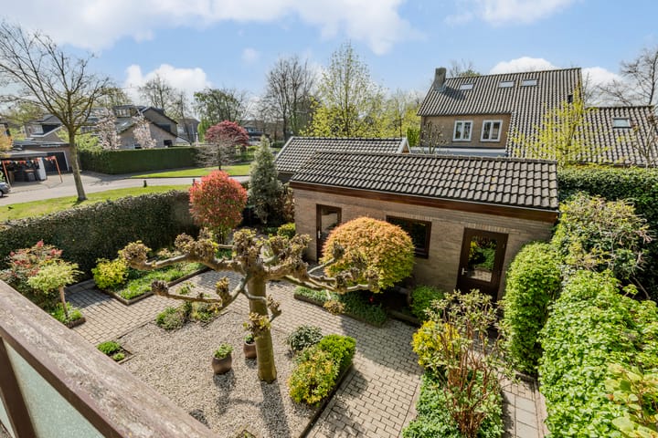 Foto 25 van Van Limburg Stirumlaan 1