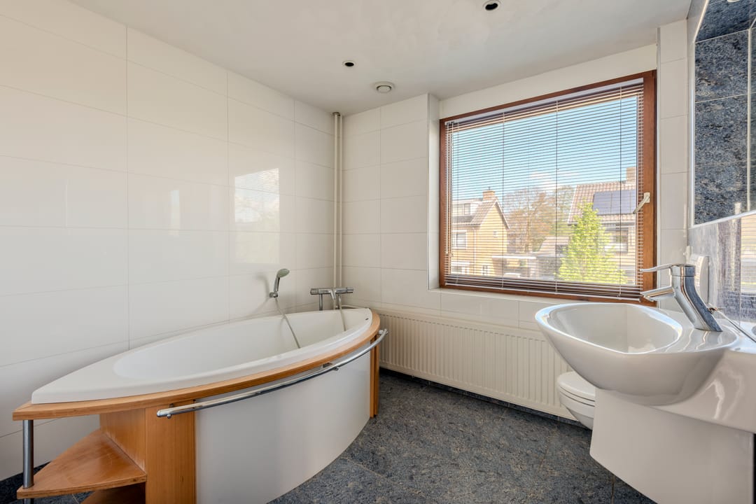 Foto 26 van Van Limburg Stirumlaan 1