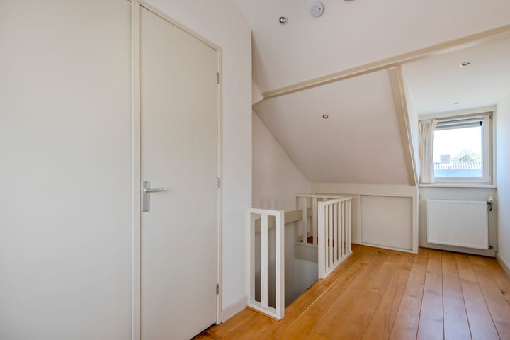 Foto 29 van Van Limburg Stirumlaan 1