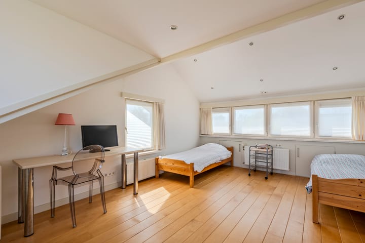 Foto 31 van Van Limburg Stirumlaan 1