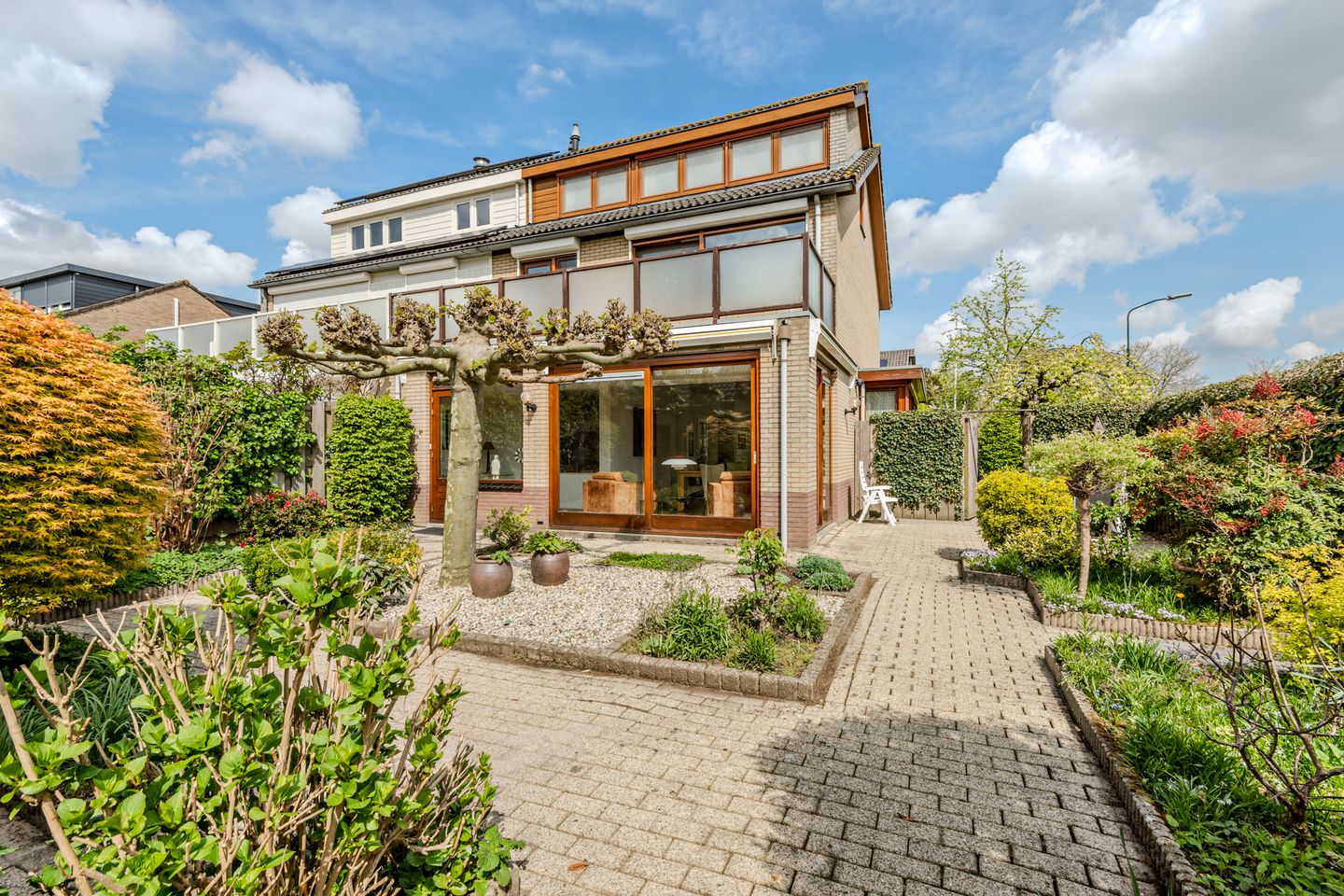 Foto 34 van Van Limburg Stirumlaan 1