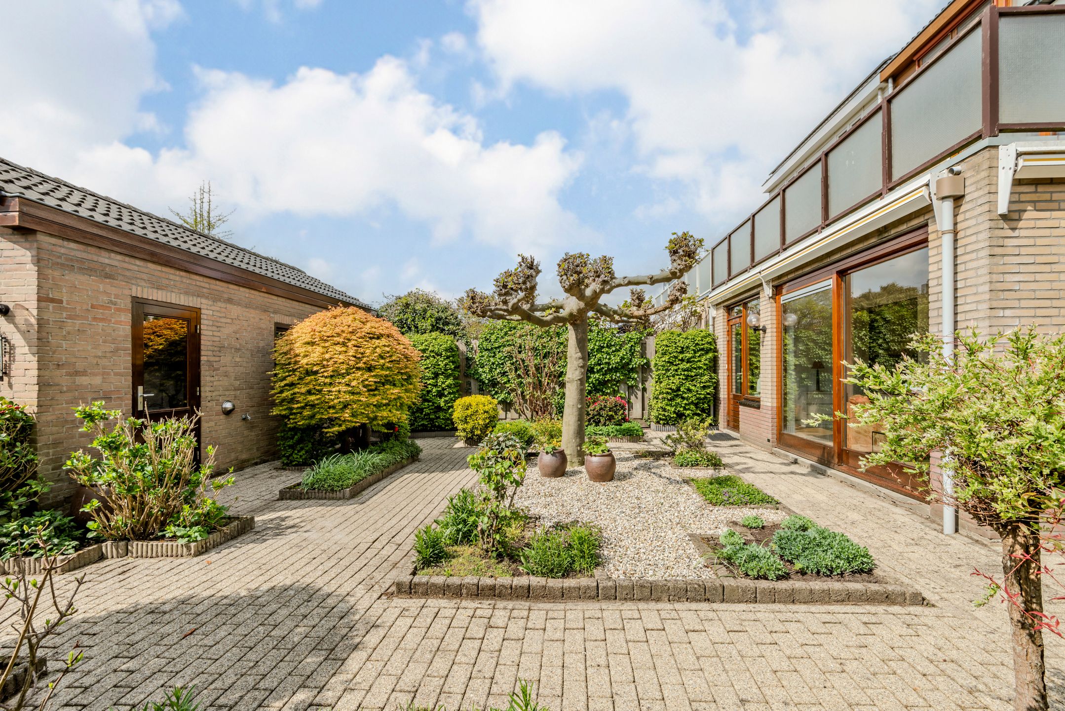 Foto 36 van Van Limburg Stirumlaan 1