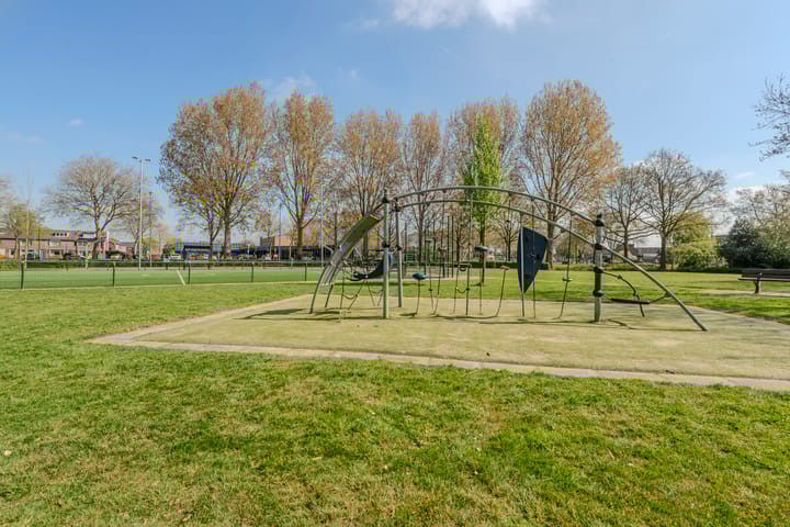 Foto 48 van Van Limburg Stirumlaan 1