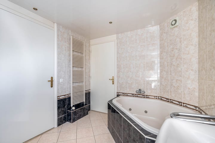 Photo 51 of Weeresteinstraat 191