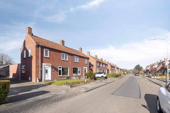 Photo 2 of Ubbenasingel 32