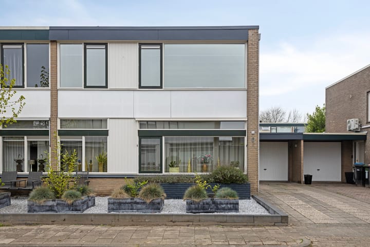 Foto 2 van Uniastate 5