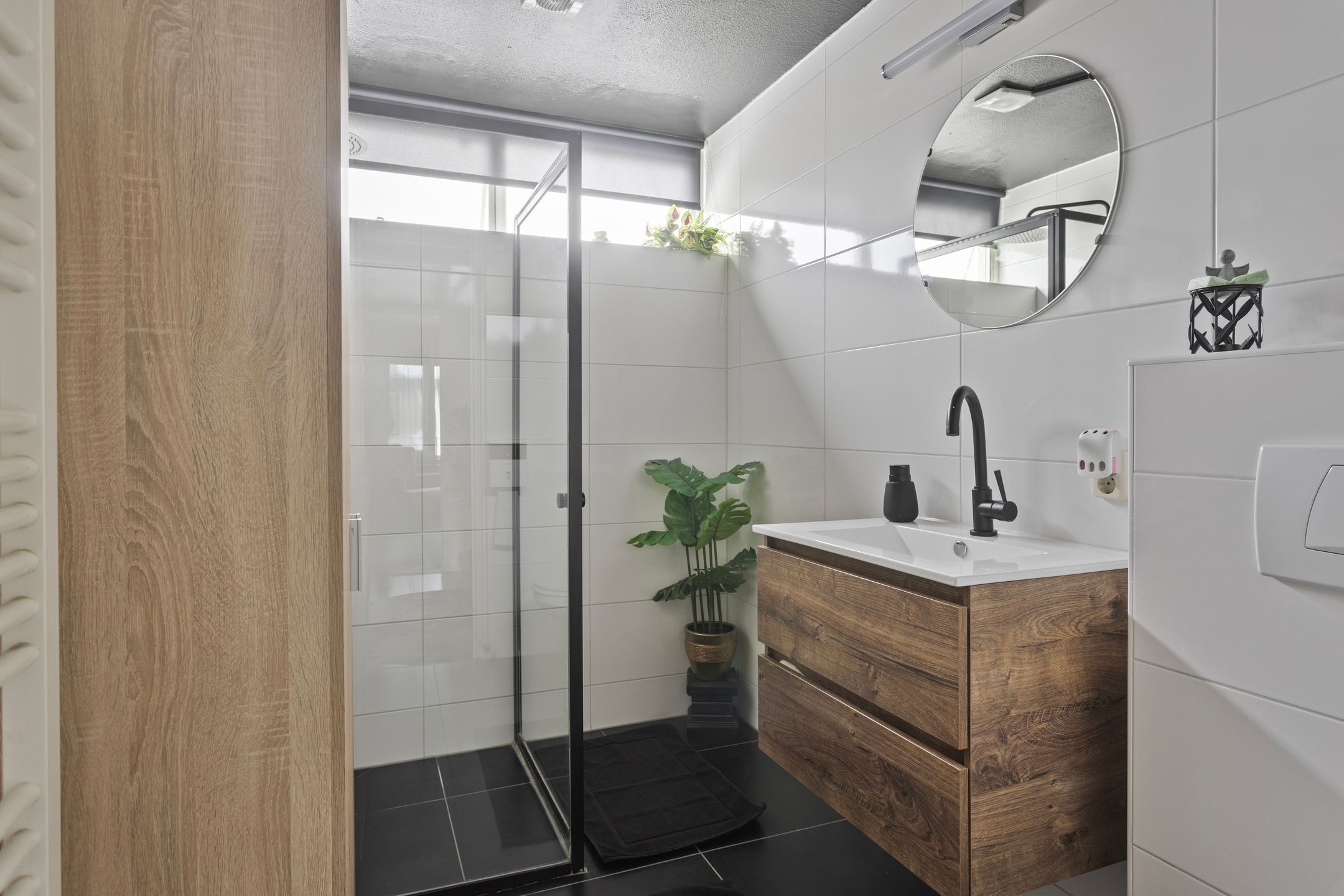 Foto 18 van Uniastate 5