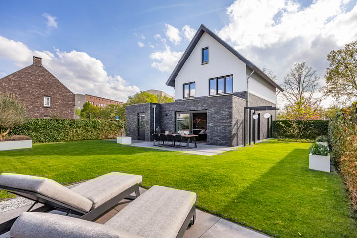 Foto 36 van Max van der Stoelstraat 2