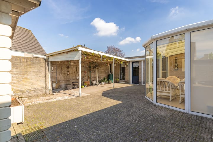 Foto 5 van Den Hof 25