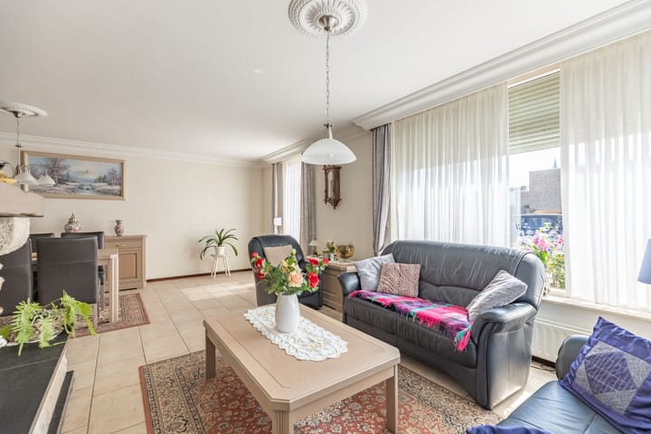 Foto 11 van Den Hof 25