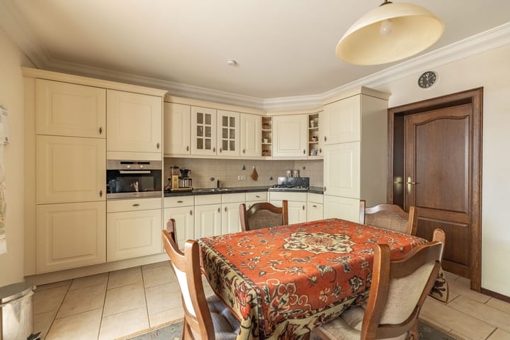 Foto 16 van Den Hof 25