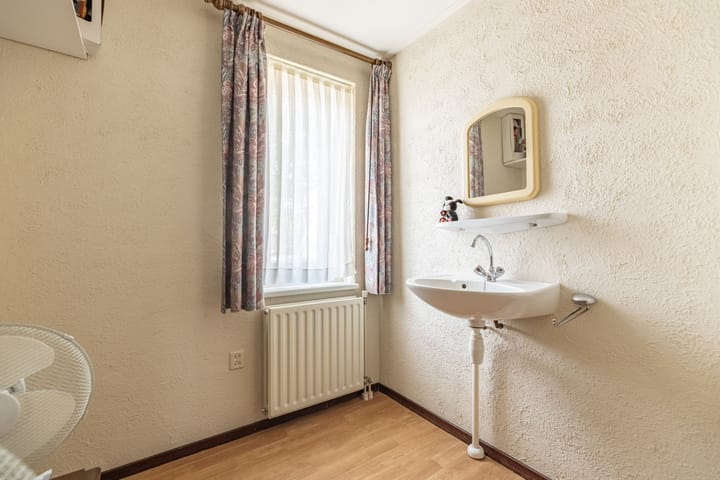 Foto 33 van Den Hof 25