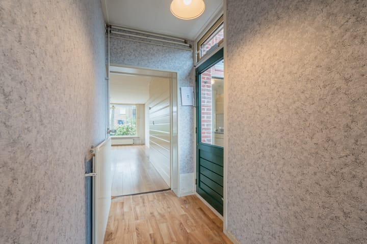 Photo 13 of Amalia van Solmsstraat 43