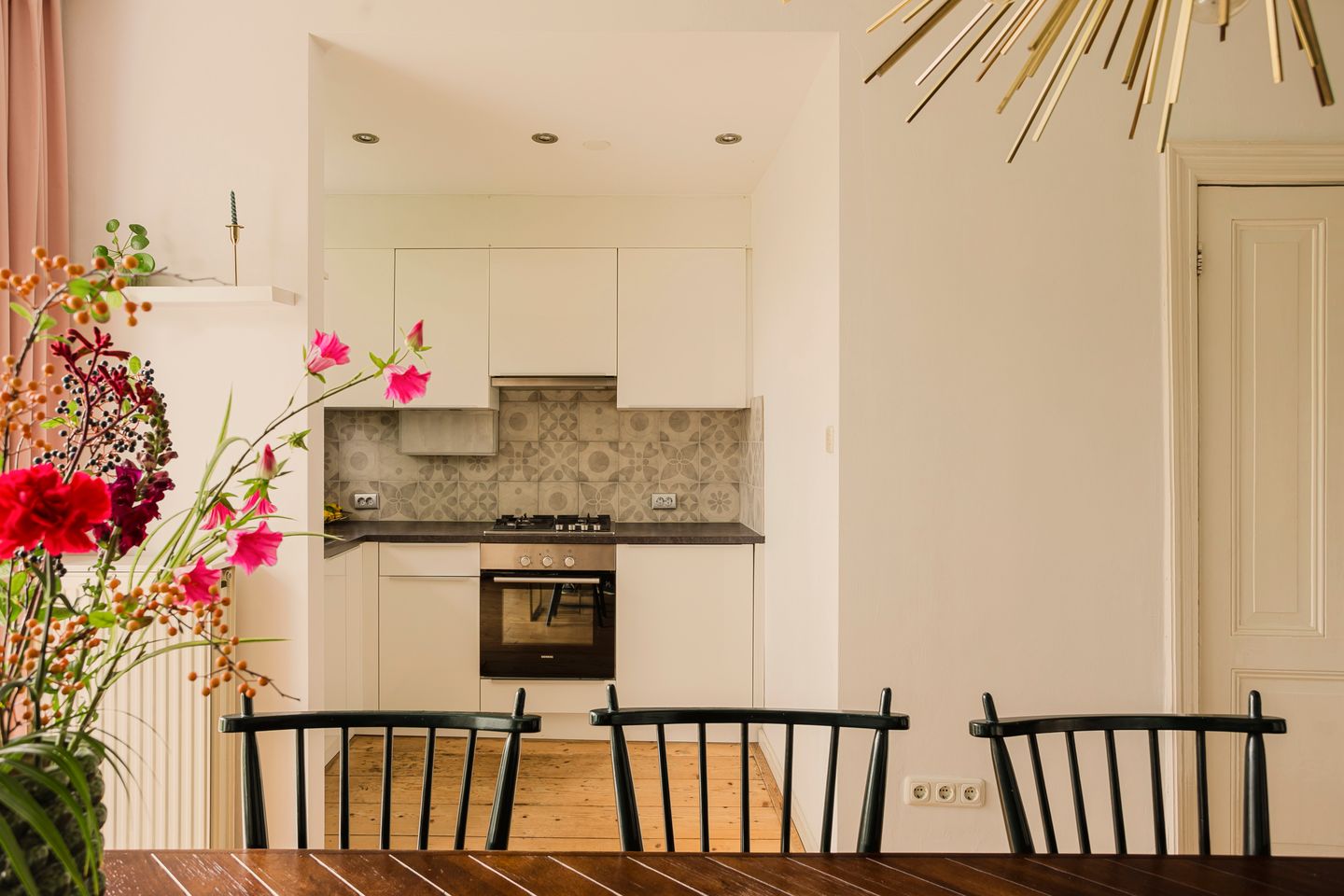 Photo 10 of Graaf Florisstraat 7-2