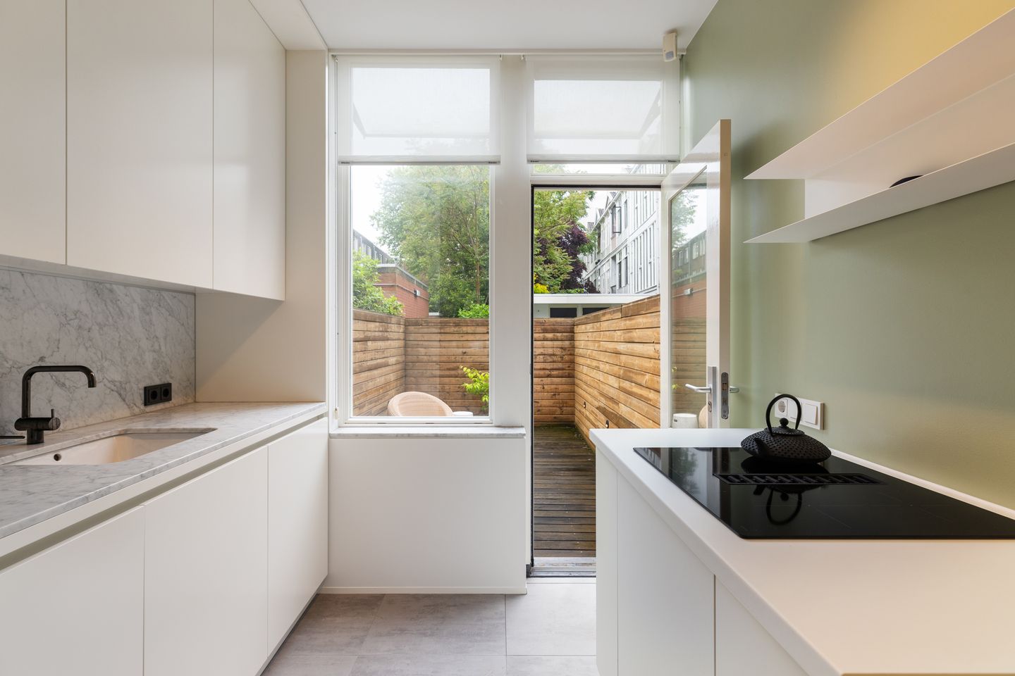 Photo 10 of IJsclubdwarsstraat 12