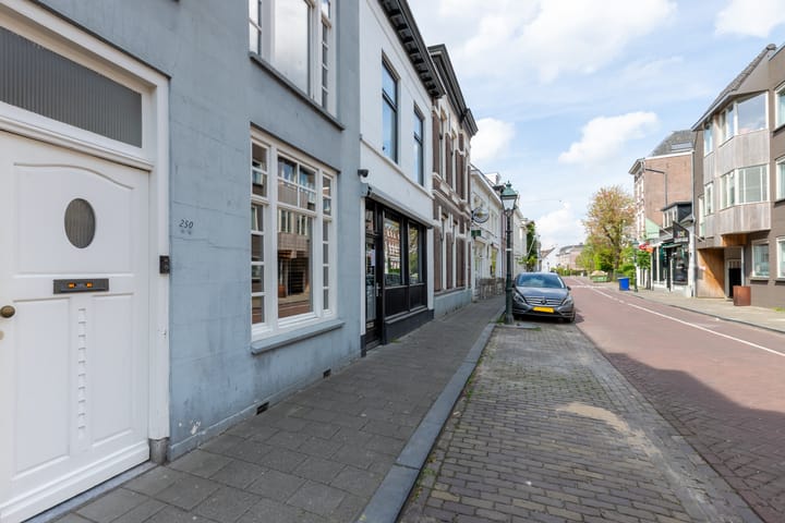 Foto 36 van Ginnekenweg 250