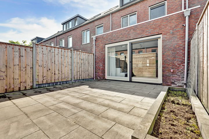 Photo 38 of Brons 60