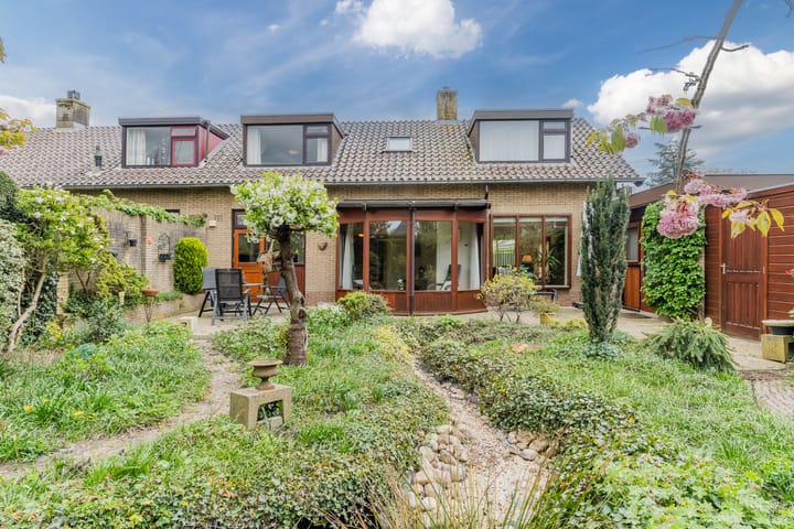 Foto 44 van van Karnebeeklaan 3