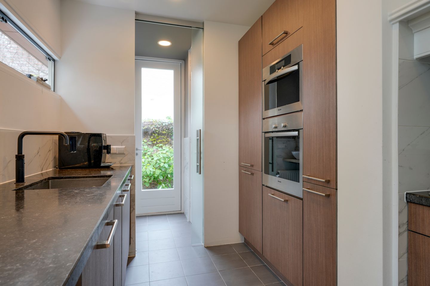 Foto 14 van Van Limburg Stirumstraat 4