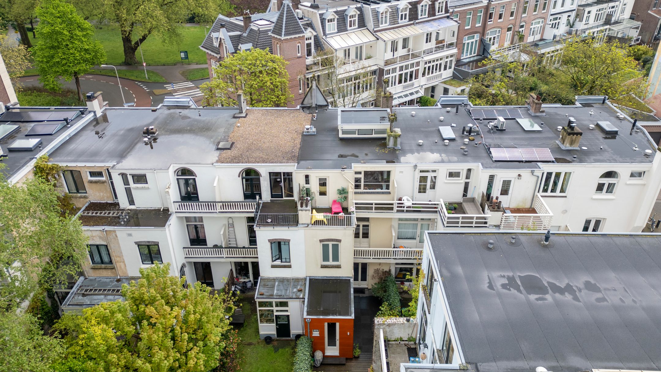 Foto 42 van Van Limburg Stirumstraat 4